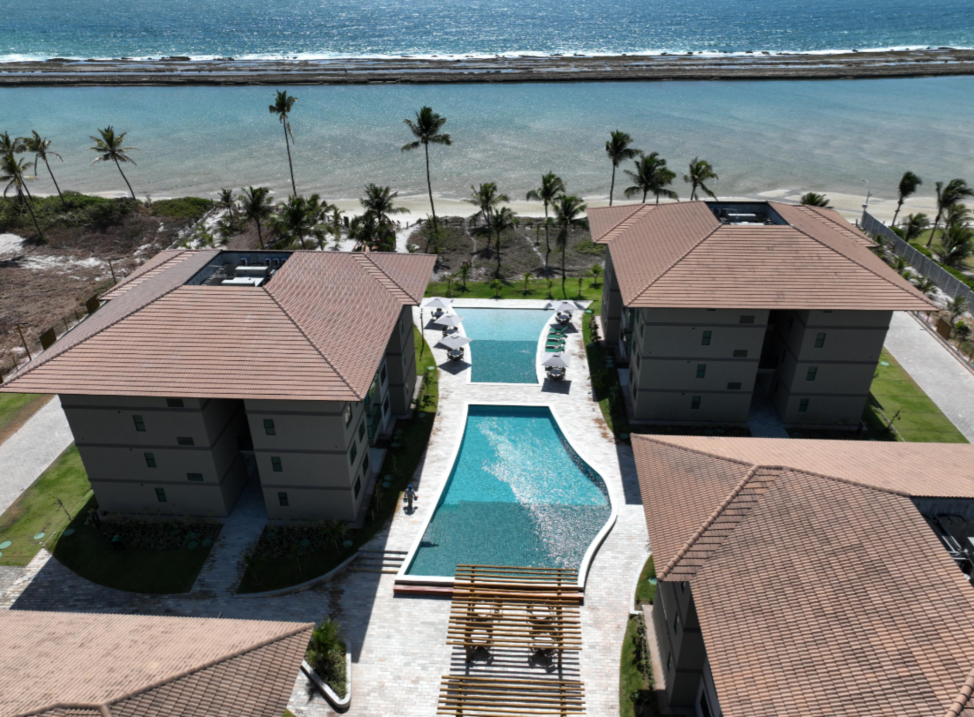 Não deixe de faturar alto nesse verão! Apartamento PRONTO à beira-mar de Muro Alto, Porto de Galinhas