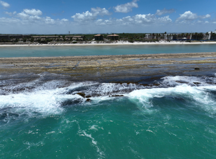 Não deixe de faturar alto nesse verão! Apartamento PRONTO à beira-mar de Muro Alto, Porto de Galinhas
