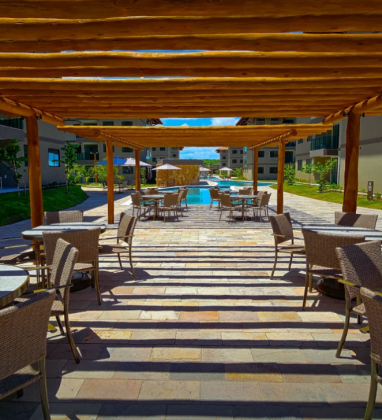 Vendo apartamento PRONTO à beira-mar de Muro Alto, para uso ou rentabilizar, no melhor trecho de praia de toda a região.