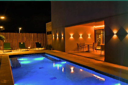 Vendo apartamento PRONTO à beira-mar de Muro Alto, para uso ou rentabilizar, no melhor trecho de praia de toda a região.