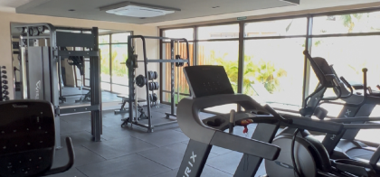 Vendo apartamento PRONTO à beira-mar de Muro Alto, para uso ou rentabilizar, no melhor trecho de praia de toda a região.