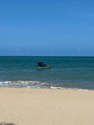 Vendo lindo flat à beira-mar de Candeias, no melhor trecho de mar para banho e com segurança.