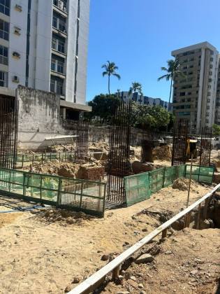 Vendo lindo flat à beira-mar de Candeias, no melhor trecho de mar para banho e com segurança.