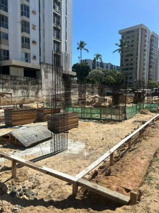 Vendo lindo flat à beira-mar de Candeias, no melhor trecho de mar para banho e com segurança.