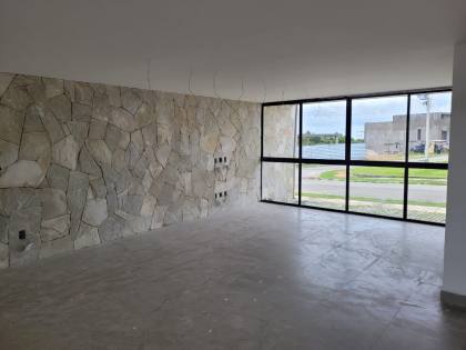 Vendo lindíssima casa em condomínio fechado beira-mar em Milagres.