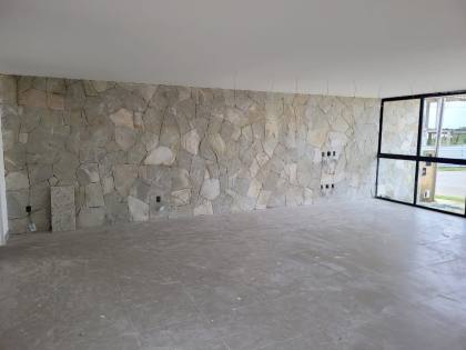 Vendo lindíssima casa em condomínio fechado beira-mar em Milagres.