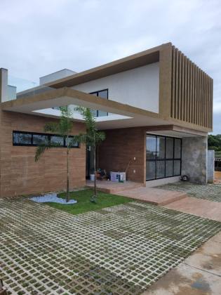 Vendo lindíssima casa em condomínio fechado beira-mar em Milagres.