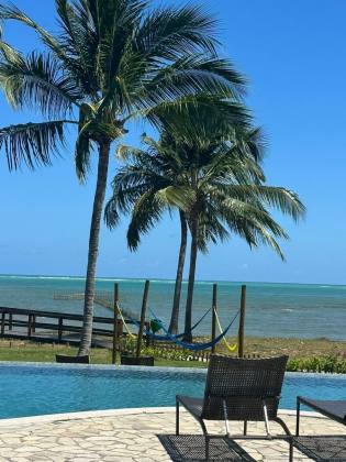 Vendo lindíssima casa em condomínio fechado beira-mar em Milagres.