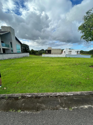 Invista ou construa no Alphaville Pernambuco 1, em um terreno diferenciado e lindo!