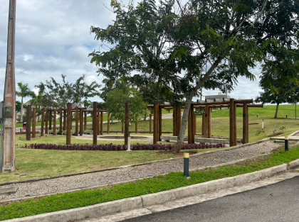 Invista ou construa no Alphaville Pernambuco 1, em um terreno diferenciado e lindo!