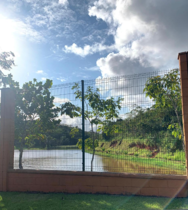 Invista ou construa no Alphaville Pernambuco 1, em um terreno diferenciado e lindo!