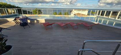 Excelente oportunidade em apartamento studio PRONTO, a 50 metros do mar, para uso ou investimento, no melhor trecho de praia de Tamandaré, Campas