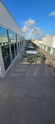 Excelente oportunidade em apartamento studio PRONTO, a 50 metros do mar, para uso ou investimento, no melhor trecho de praia de Tamandaré, Campas