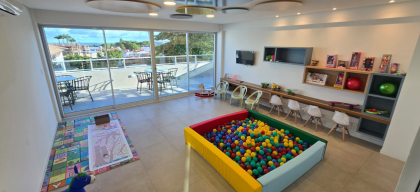 Excelente oportunidade em apartamento studio PRONTO, a 50 metros do mar, para uso ou investimento, no melhor trecho de praia de Tamandaré, Campas