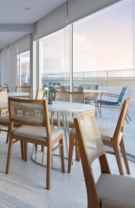 Excelente oportunidade em apartamento studio PRONTO, a 50 metros do mar, para uso ou investimento, no melhor trecho de praia de Tamandaré, Campas