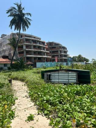Grande oportunidade de repasse de apartamento com 2 quartos, à beira-mar do melhor trecho de Praia de Tamandaré