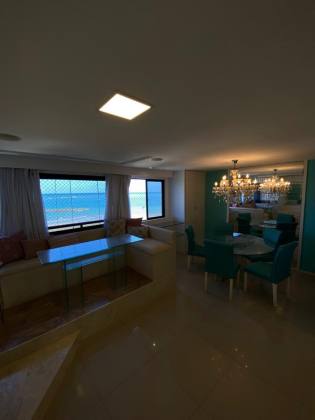 Apartamento Beira-Mar Reformado no Edf. Parc de Loire – 3 Quartos | 92m² | Varanda Integrada | 2 Vagas Cobertas