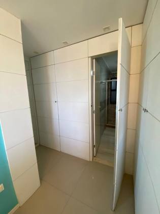 Apartamento Beira-Mar Reformado no Edf. Parc de Loire – 3 Quartos | 92m² | Varanda Integrada | 2 Vagas Cobertas