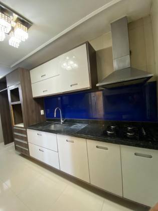 Apartamento Beira-Mar Reformado no Edf. Parc de Loire – 3 Quartos | 92m² | Varanda Integrada | 2 Vagas Cobertas