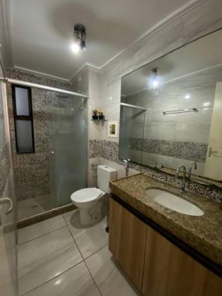Apartamento Beira-Mar Reformado no Edf. Parc de Loire – 3 Quartos | 92m² | Varanda Integrada | 2 Vagas Cobertas
