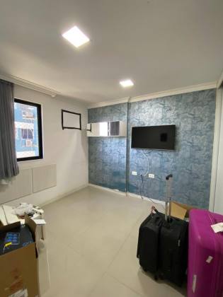 Apartamento Beira-Mar Reformado no Edf. Parc de Loire – 3 Quartos | 92m² | Varanda Integrada | 2 Vagas Cobertas