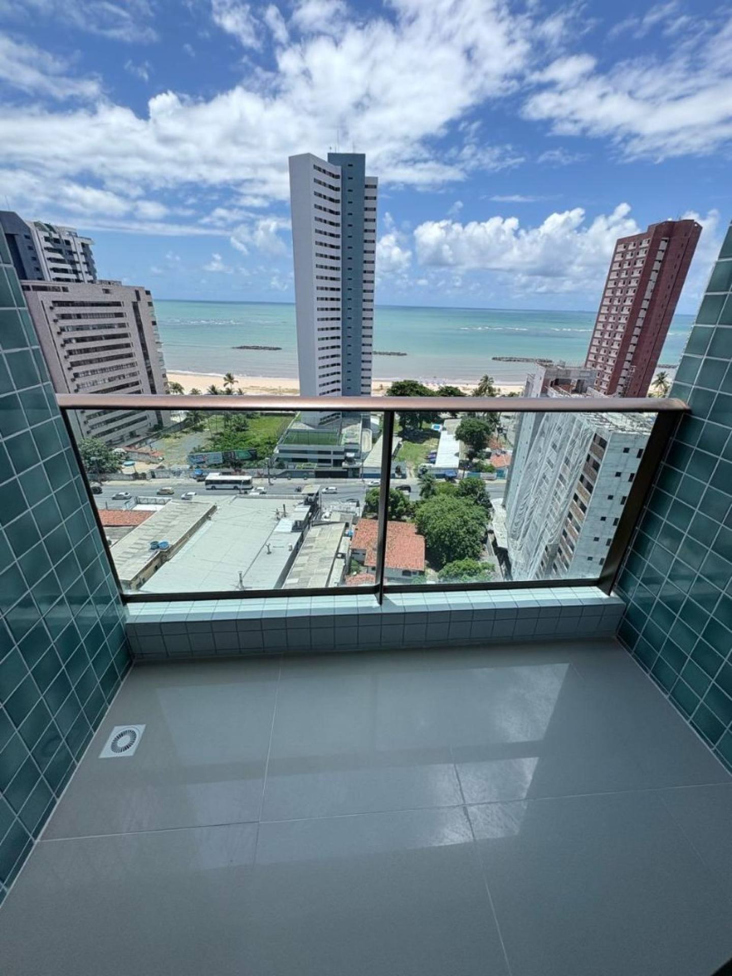 Edifício Candeias Prince – Apartamento com Vista para o Mar