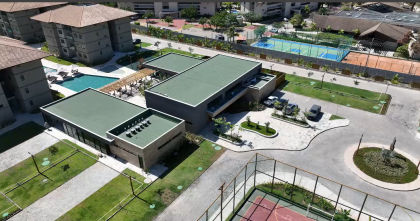 Vendo uma jóia rara à beira-mar de Muro Alto, com alta valorização e rentabilidade de aproximadamente 8mil reais por mês.
