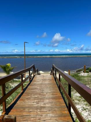 Vendo lindíssimo apartamento pronto com 98m2, à beira-mar de Muro Alto em condomínio de alto padrão.