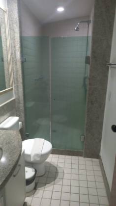 Vendo excelente apartamento studio pronto e mobilidado, a poucos metros da praia, para uso ou investimento, em Resort de Muro Alto beira-mar.