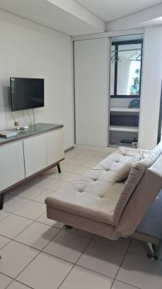 Vendo excelente apartamento studio pronto e mobilidado, a poucos metros da praia, para uso ou investimento, em Resort de Muro Alto beira-mar.