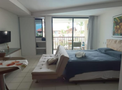 Vendo excelente apartamento studio pronto e mobilidado, a poucos metros da praia, para uso ou investimento, em Resort de Muro Alto beira-mar.