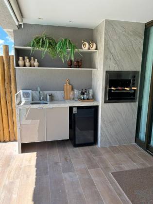 Oportunidade de investimento em apartamento em Resort de luxo em Muro Alto, à beira-mar, com alta rentabilidade.