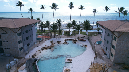 Oportunidade de investimento em apartamento em Resort de luxo em Muro Alto, à beira-mar, com alta rentabilidade.