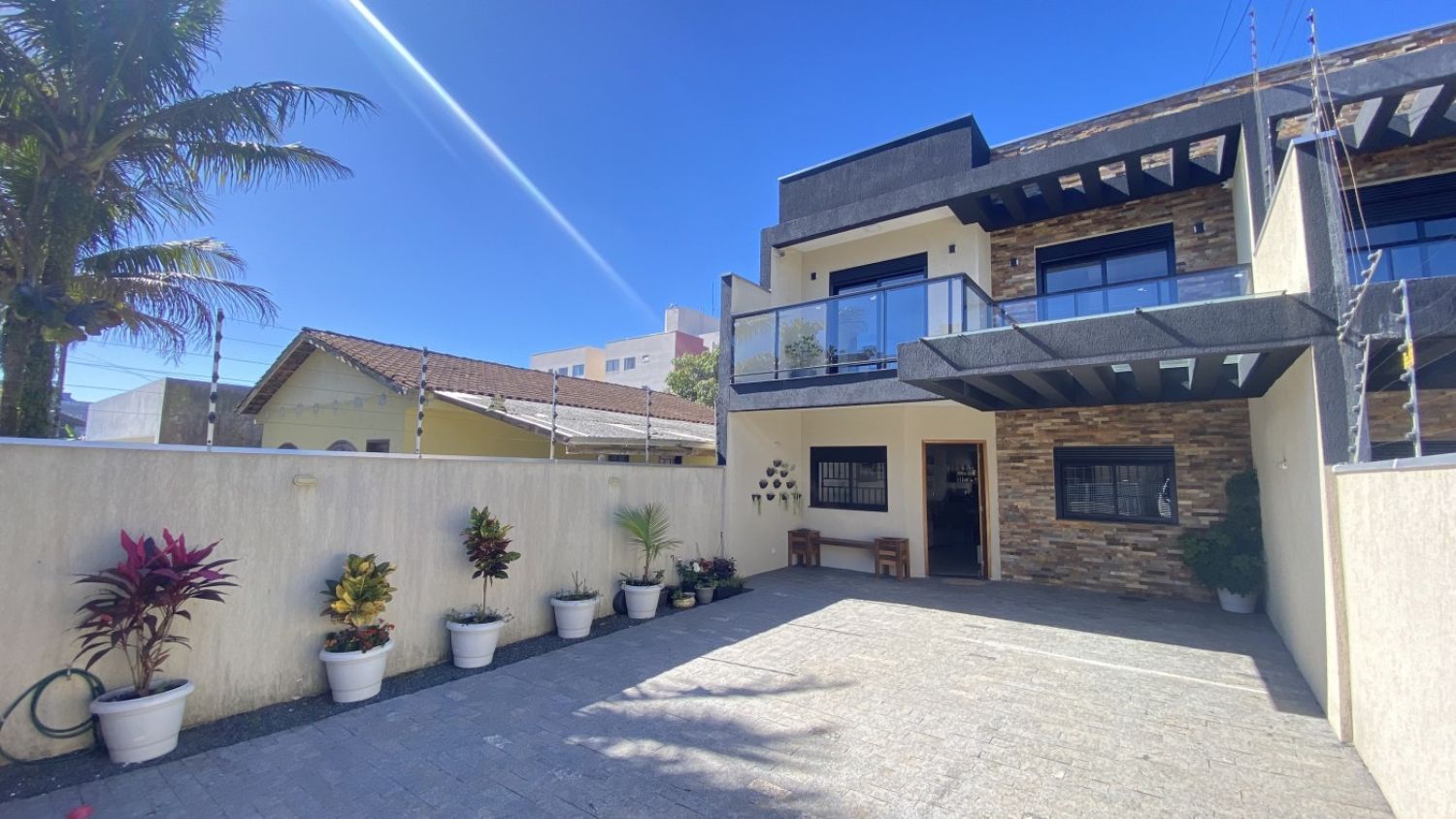 Sobrado no bairro Balnério Brejatuba