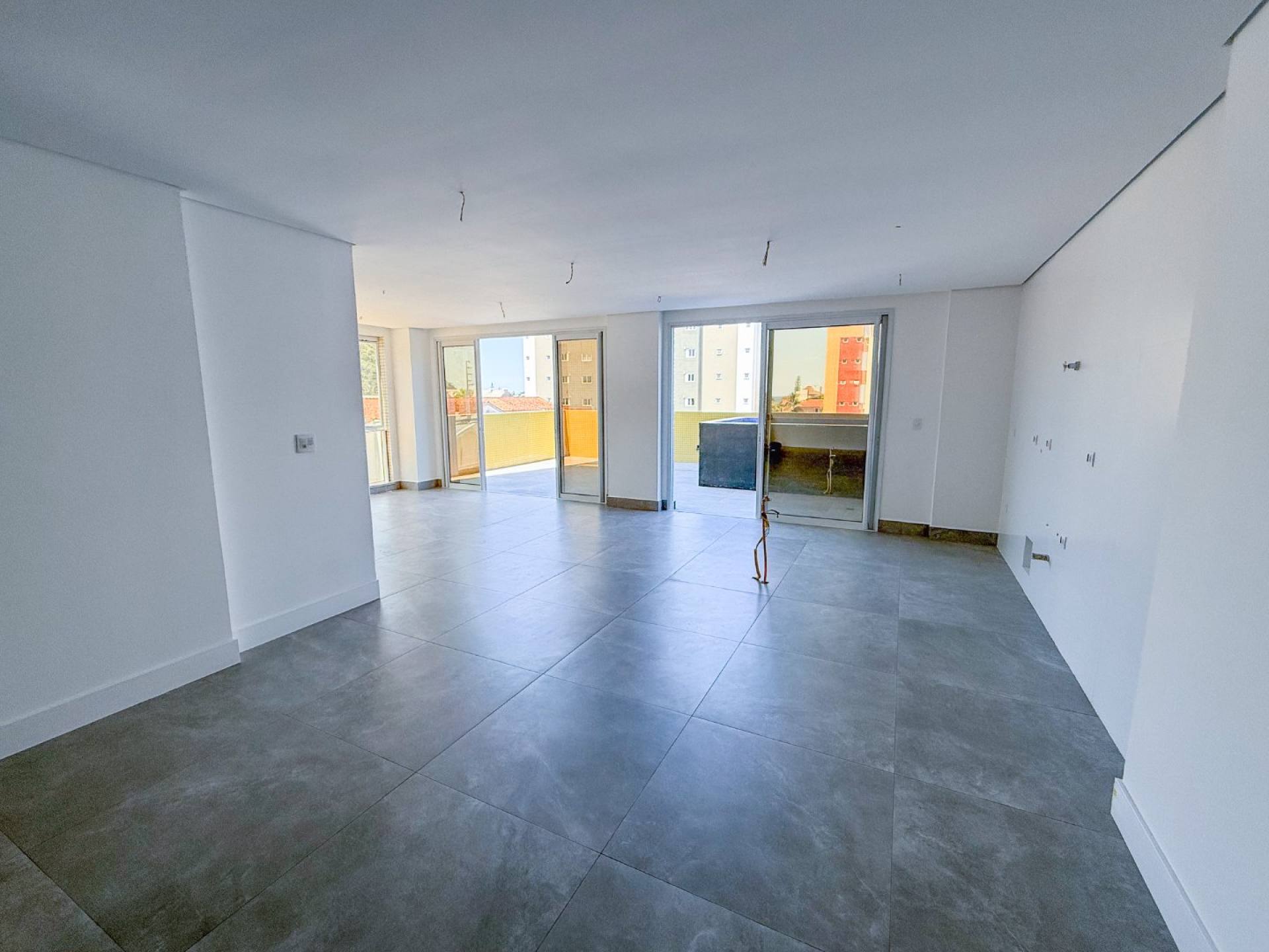 Apartamento Para Vender com 03 quartos 03 suítes no bairro Centro em Guaratuba