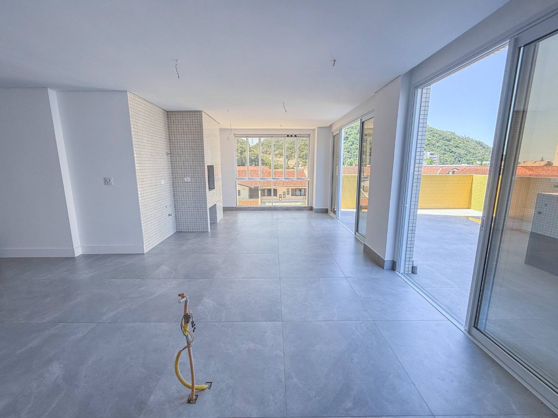 Apartamento Para Vender com 03 quartos 03 suítes no bairro Centro em Guaratuba