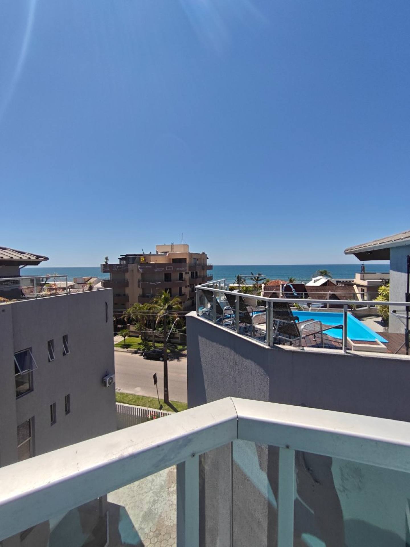 Cobertura Duplex com Piscina Privativa a 140m do Mar – 4 Quartos em Guaratuba