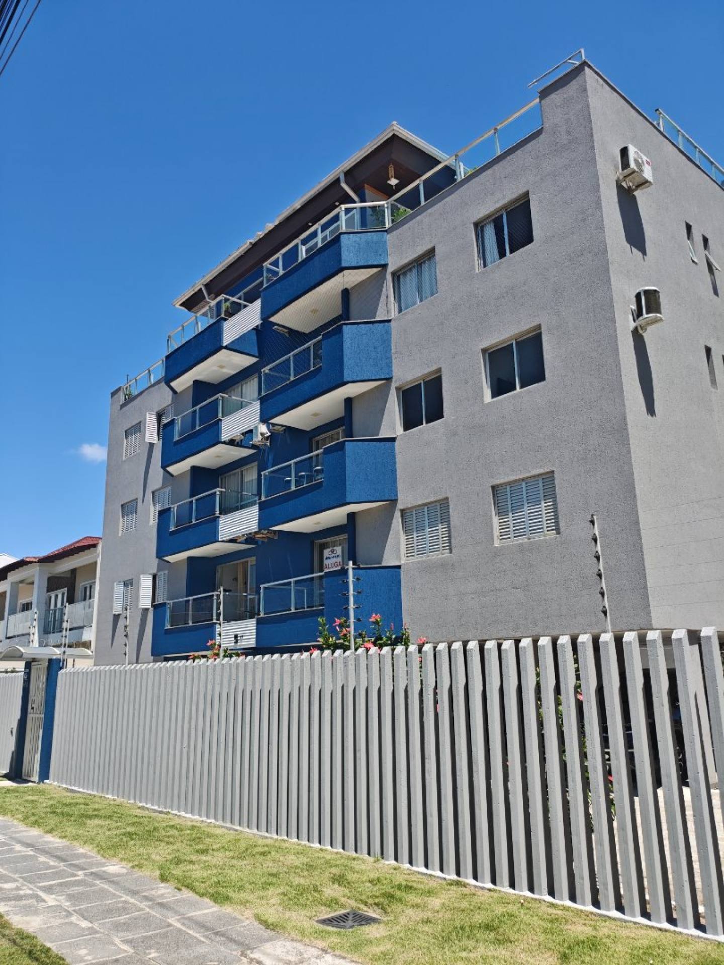 Cobertura Duplex com Piscina Privativa a 140m do Mar – 4 Quartos em Guaratuba