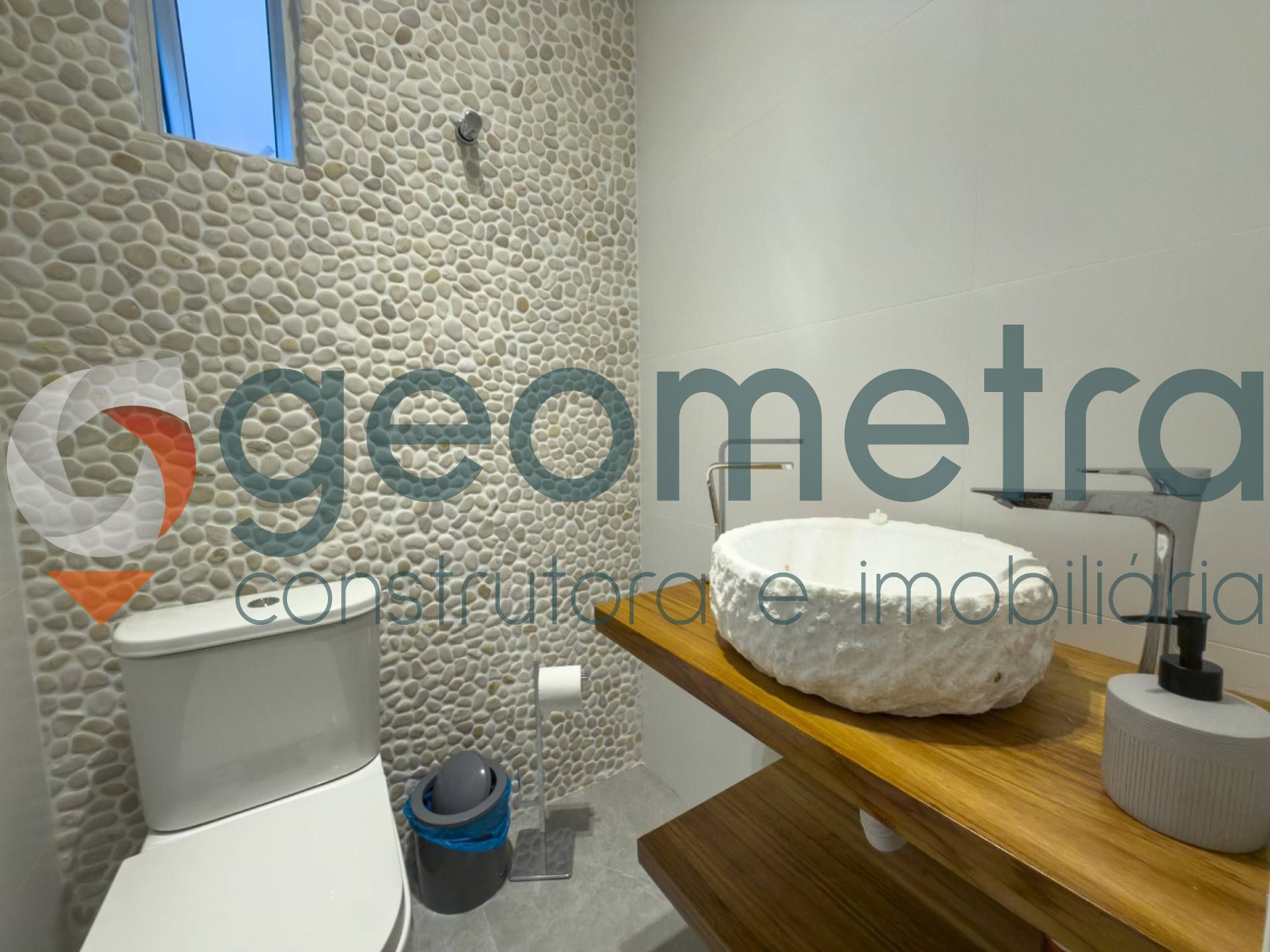 Apartamento Para Vender com 3 quartos 3 suítes no bairro Centro em Guaratuba