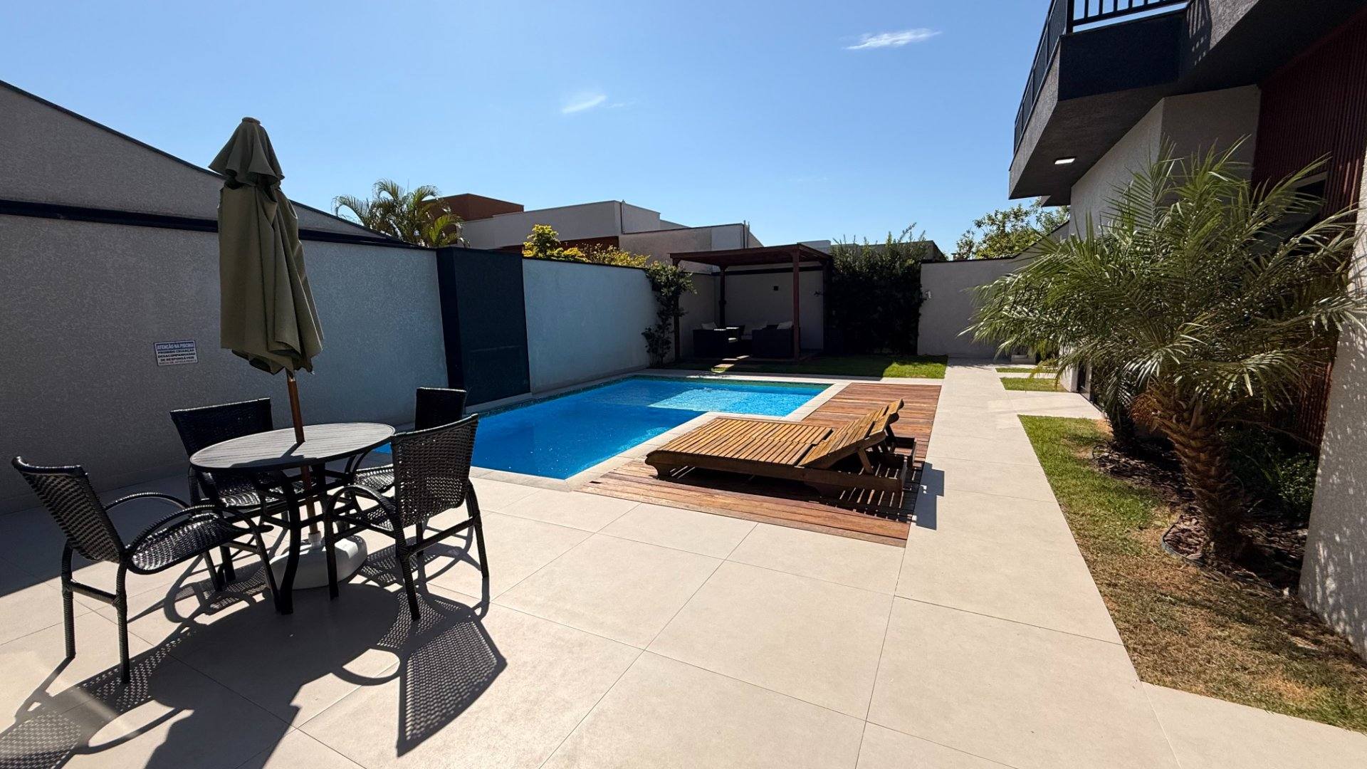 Viva Perto do Mar | Casa com Piscina, 3 Suítes e Vista Mar