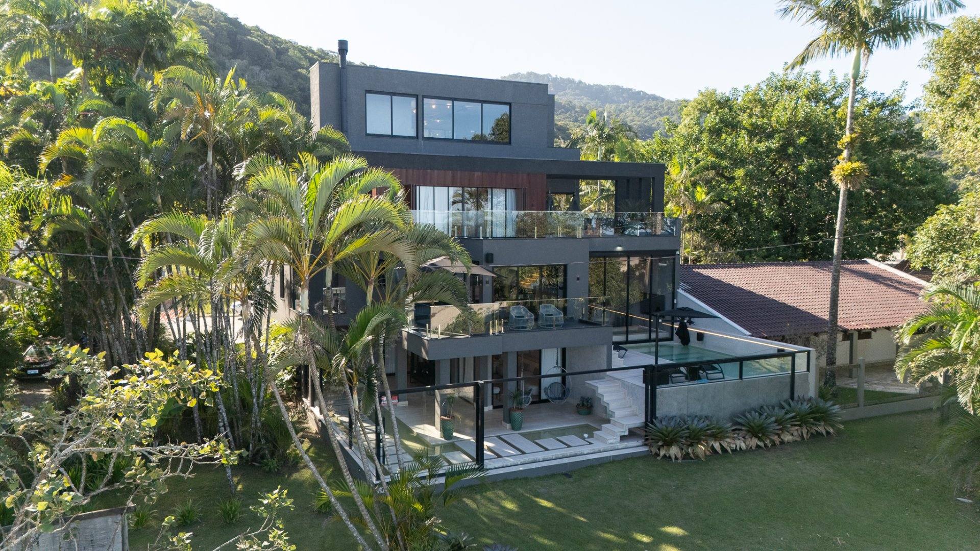 Quadriplex Frente Mar na Prainha | 1.100m² de Exclusividade e Alto Padrão em Guaratuba