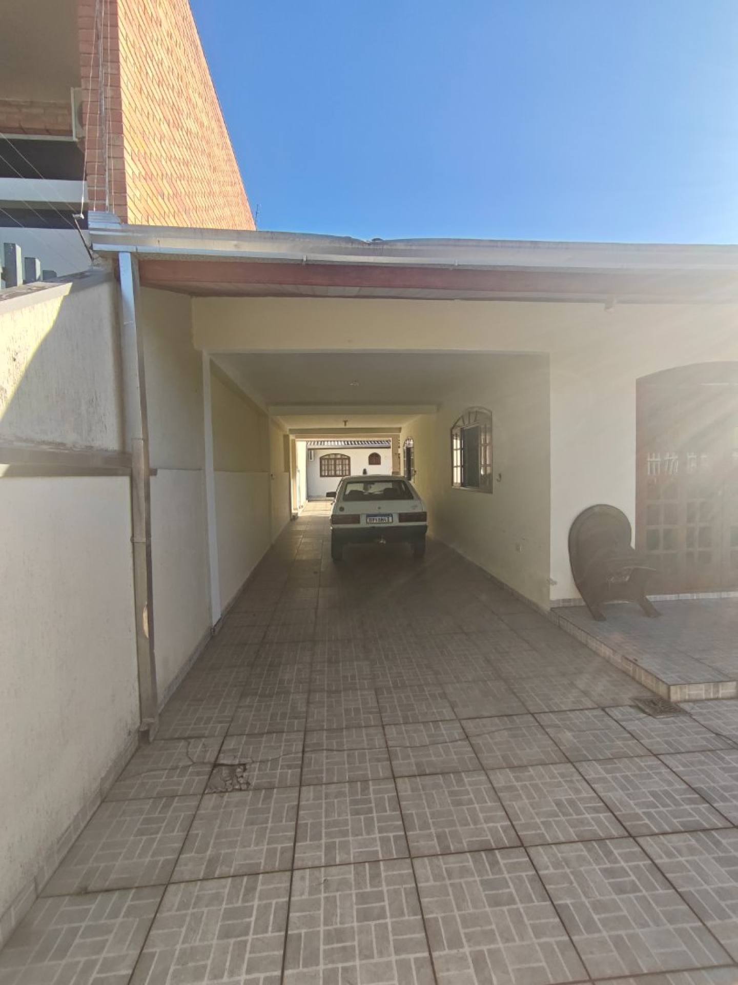 Casa com Edícula e Amplo Terreno Próxima ao Centro de Guaratuba