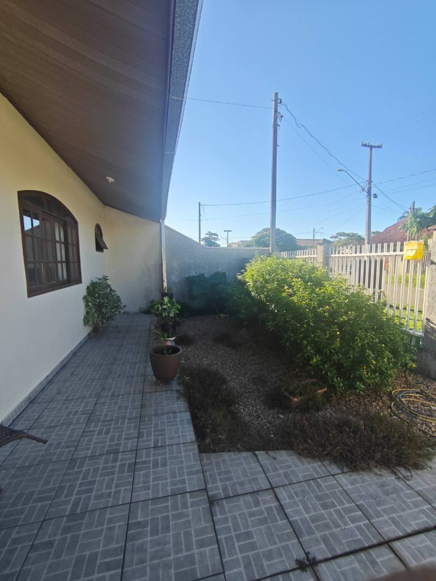 Casa com Edícula e Amplo Terreno Próxima ao Centro de Guaratuba