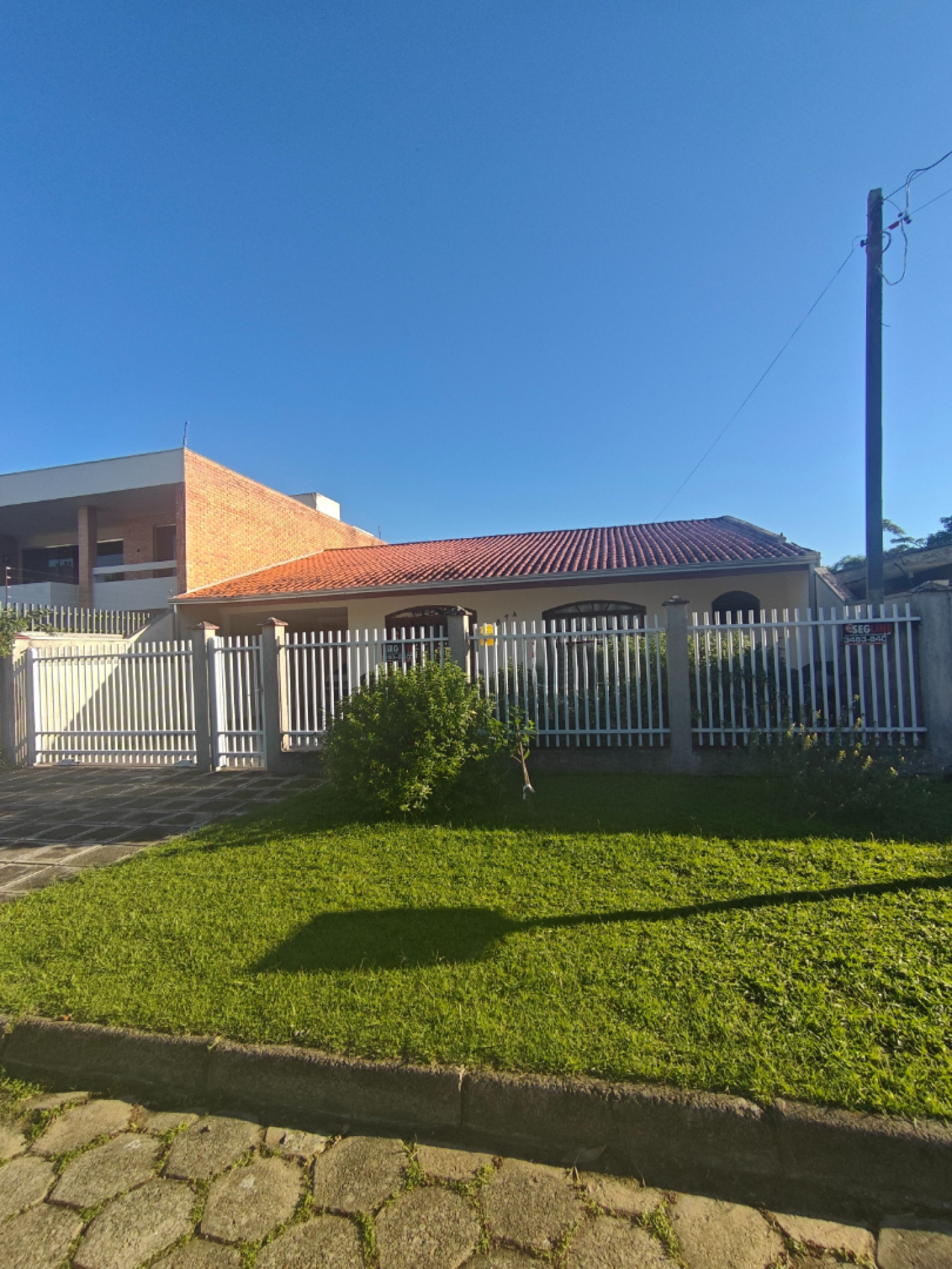 Casa com Edícula e Amplo Terreno Próxima ao Centro de Guaratuba