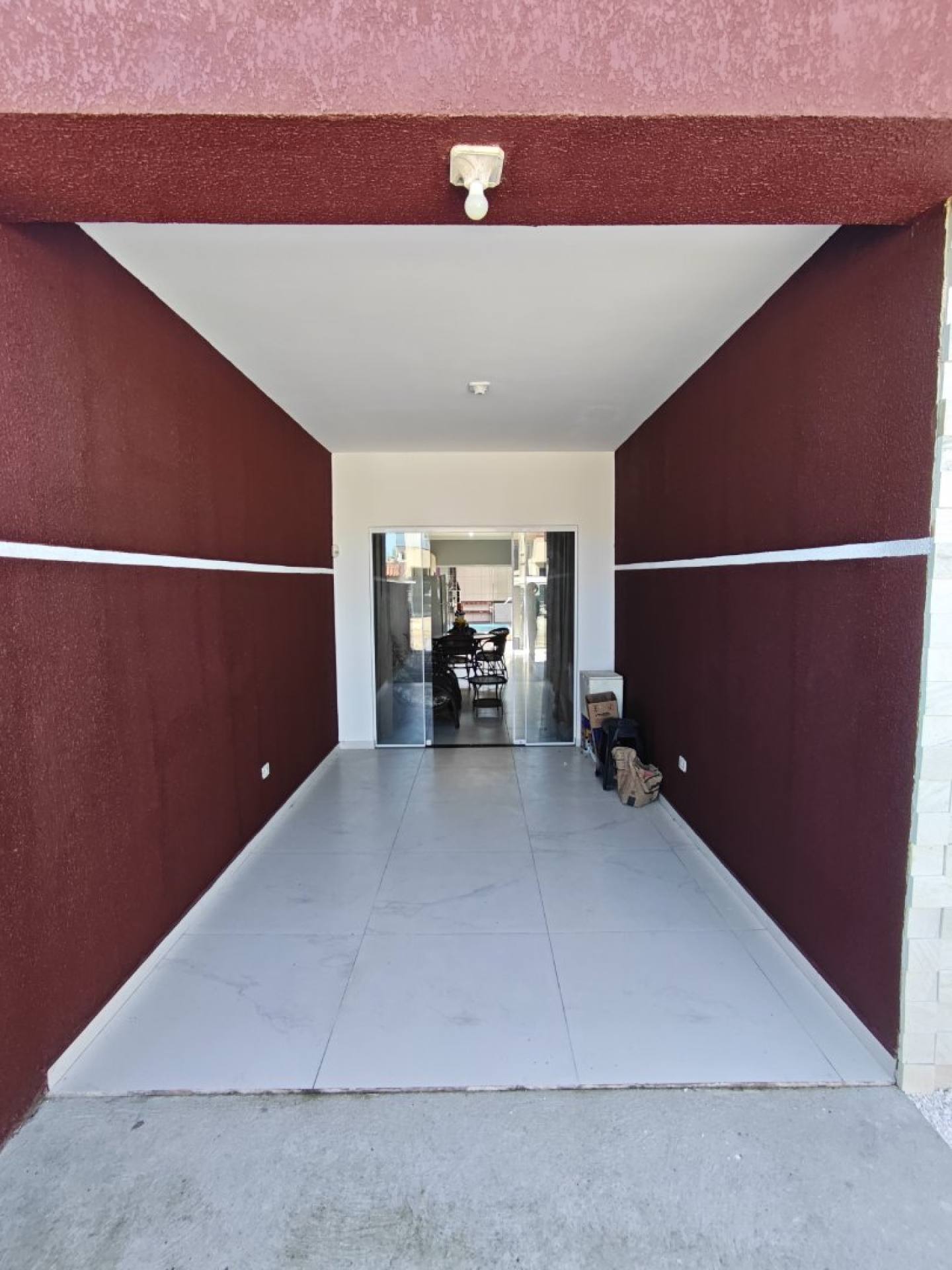 Casa com Piscina e 3 Quartos Próxima ao Mar