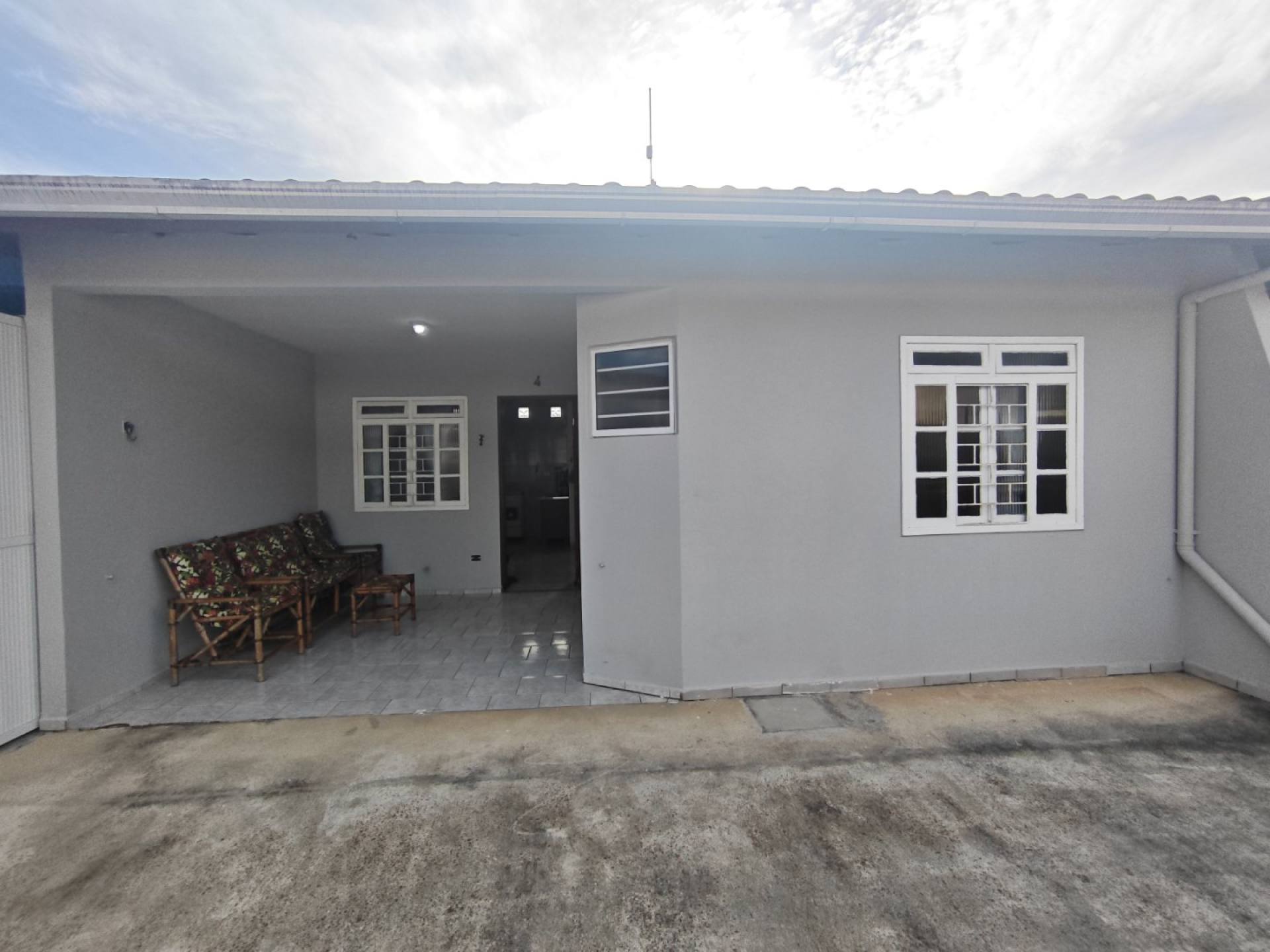 Casa Mobiliada a 200 Metros do Mar no Balneário Eliana