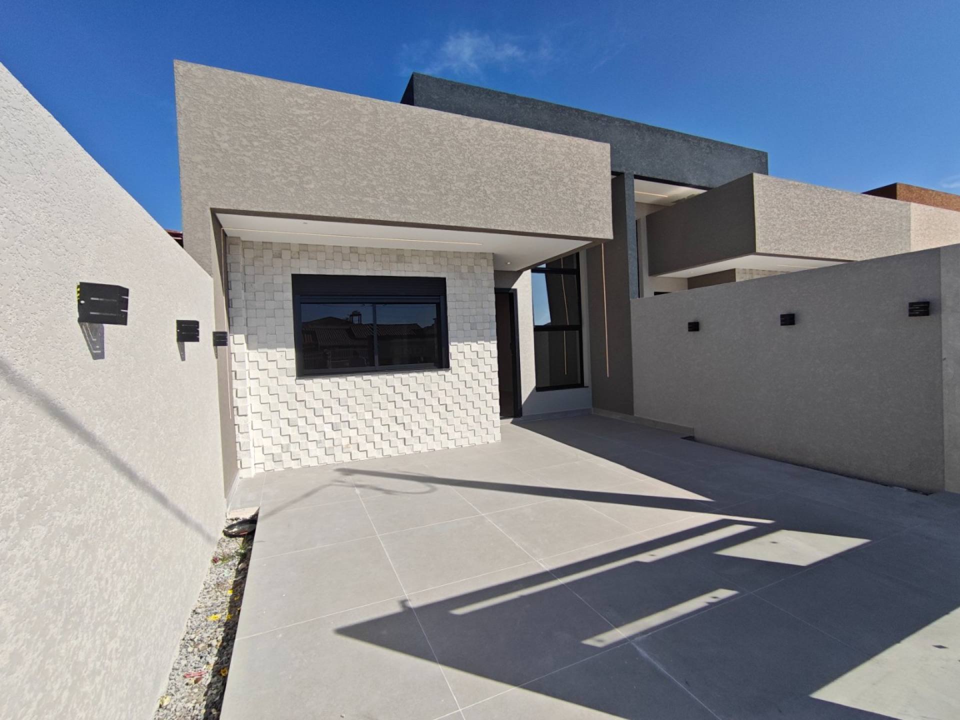 Casa Nova Semi-Mobiliada com Piscina em Guaratuba
