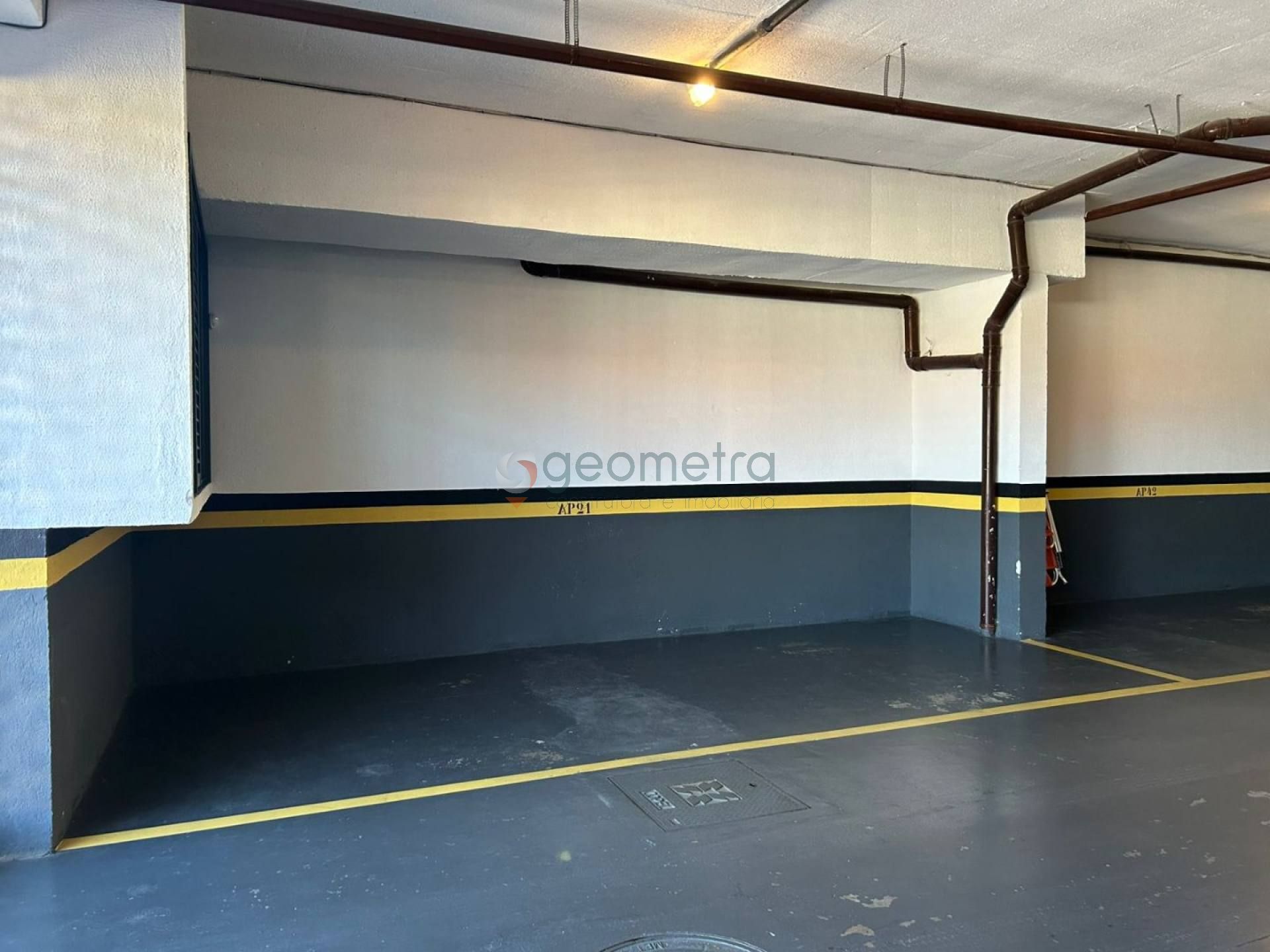 Apartamento com três dormitórios sendo duas suítes.