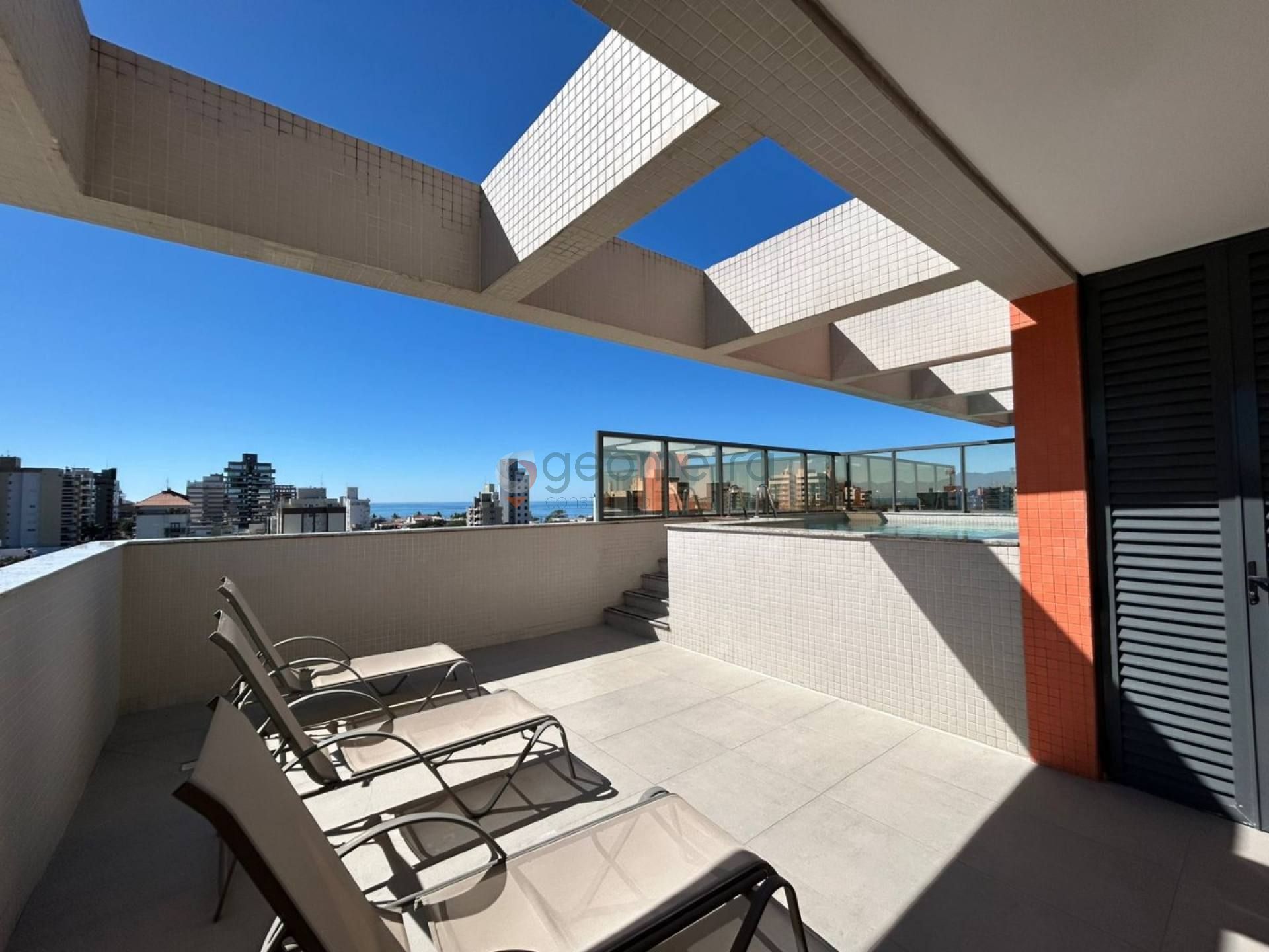 Apartamento com três dormitórios sendo duas suítes.