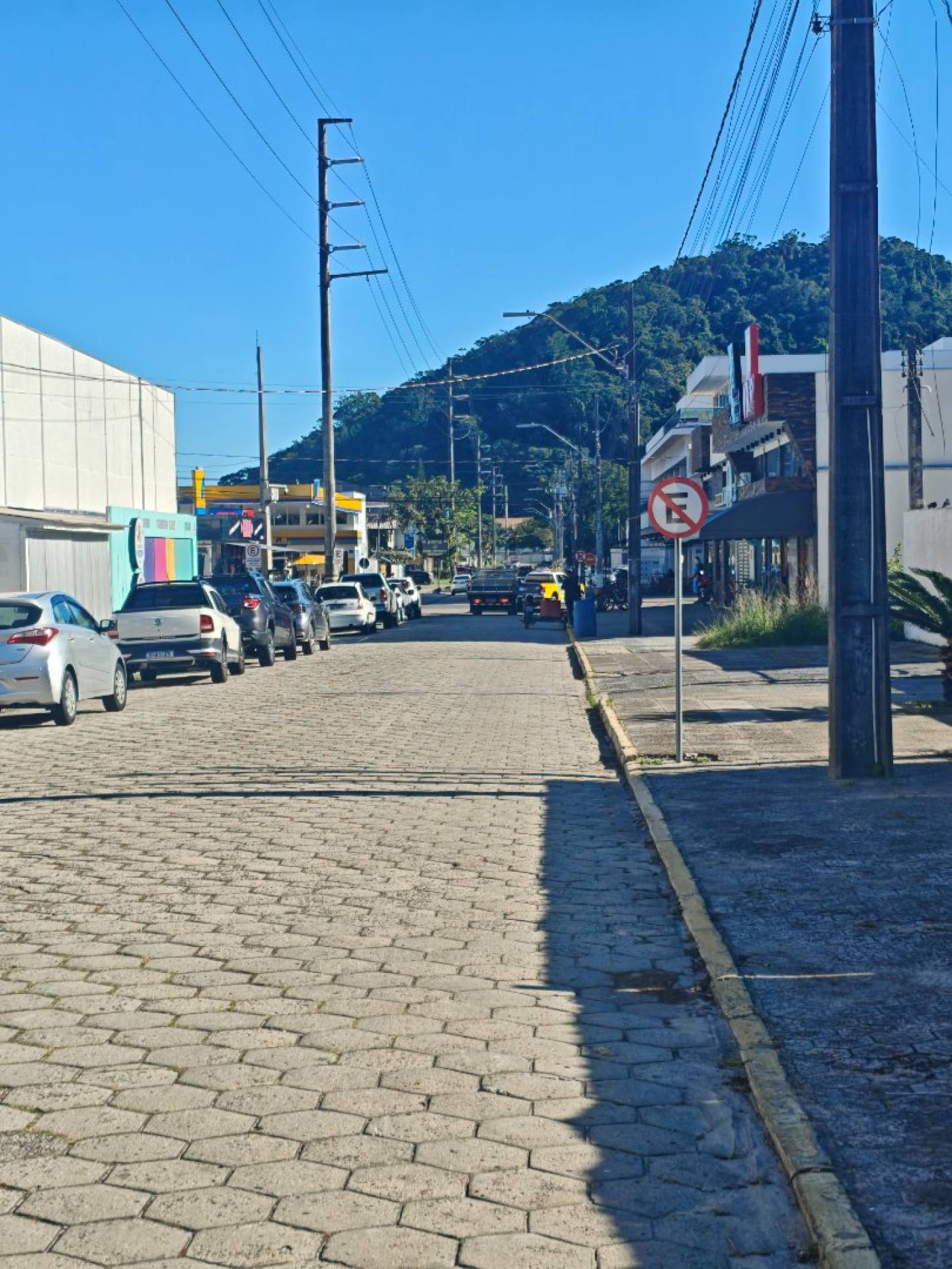 Barracão Comercial com 1.000m² e Energia Solar no Centro de Guaratuba